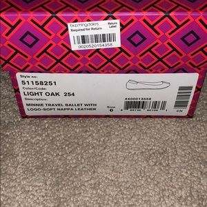 Light oak Tory flats